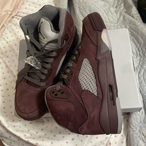 Jordan ( kids 6.5 ) maroon Retro 5 new condition worn once